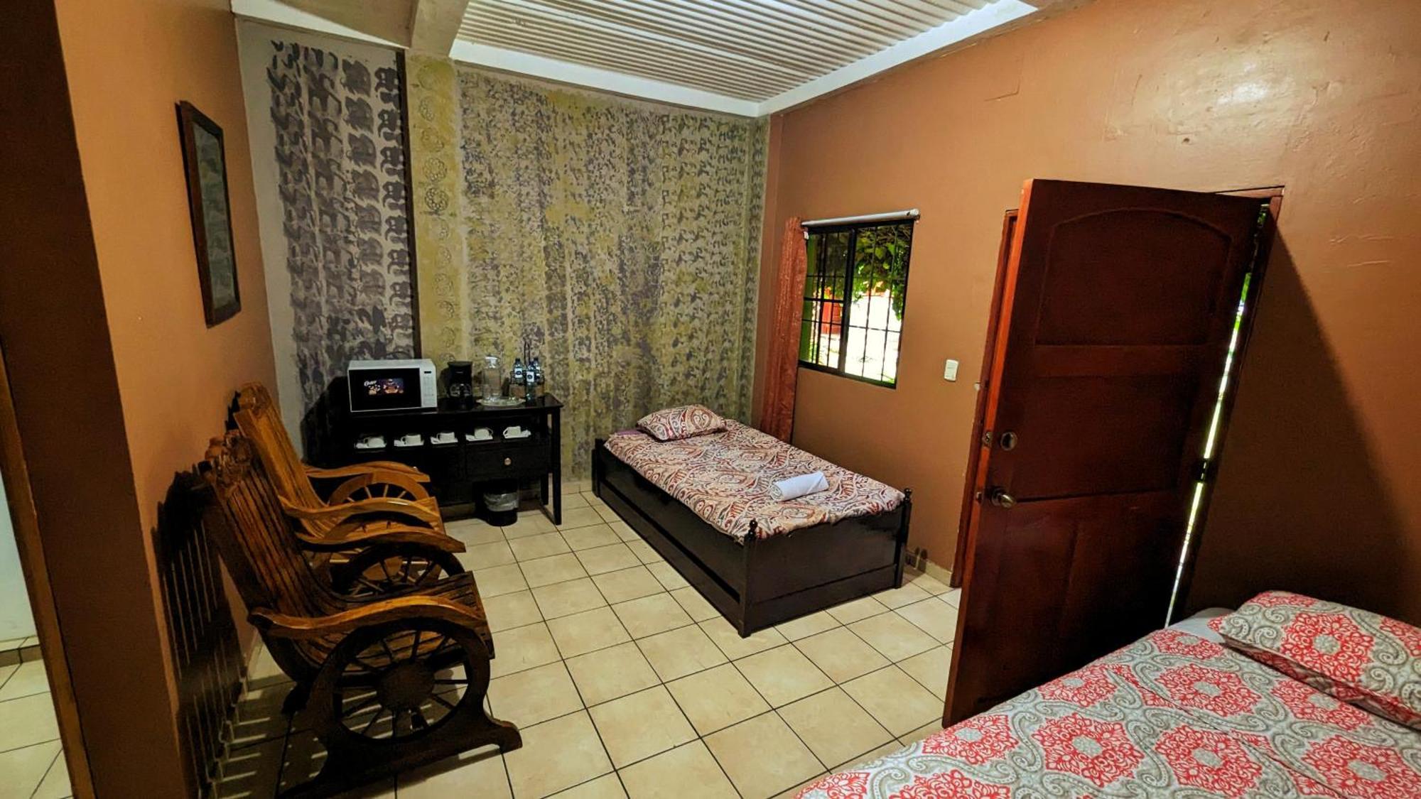 1961 Los Naranjos Hostal Extérieur photo